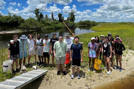 科学、保护和教育是如何在Riverwoods野外实验室蓬勃发展的